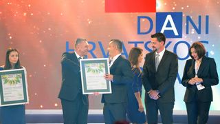 Zrakoplovnoj bazi Zemunik uručeno priznanje “Čovjek-ključ uspjeha u turizmu” Zrakoplovnoj bazi Zemunik uručeno priznanje “Čovjek-ključ uspjeha u turizmu”