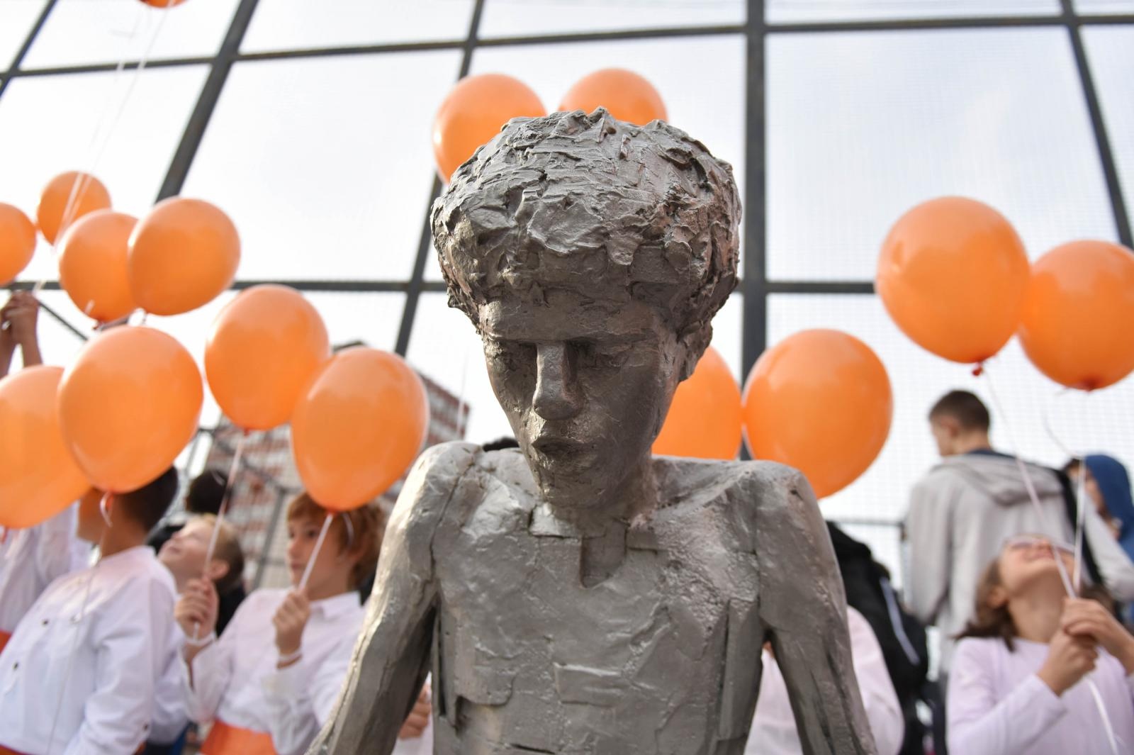 Šibenik: Puštanjem 53 balona obilježen rođendan Dražena Petrovića Šibenik: Puštanjem 53 balona obilježen rođendan Dražena Petrovića