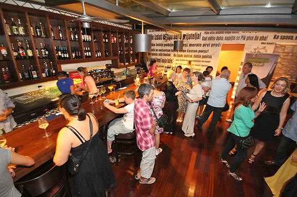 Degustacija vina mariborske vinarije Vinag u Restoran Baru Atrij Degustacija vina mariborske vinarije Vinag u Restoran Baru Atrij