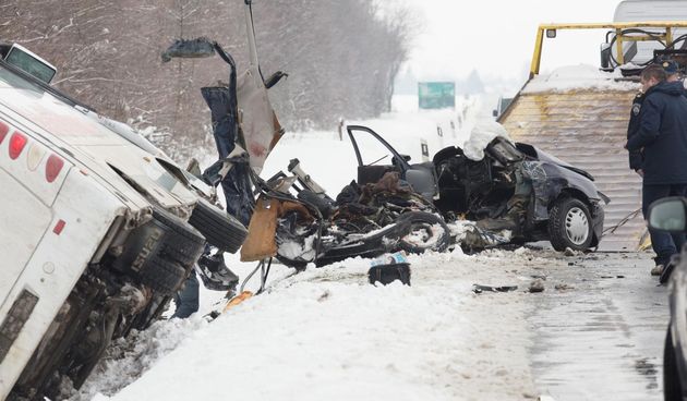 Troje mrtvih u sudaru minibusa i automobila kod Donjeg Miholjca