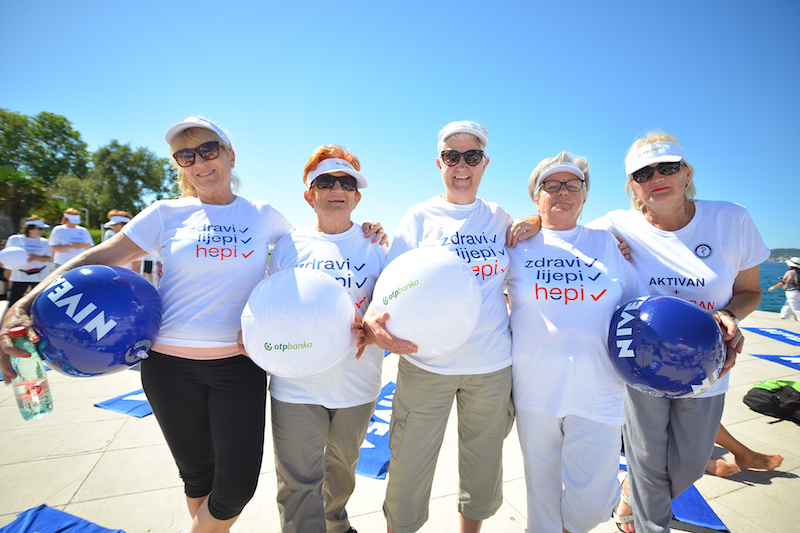 Stotinu vježbača na jutarnjem treningu Aktivne Hrvatske pozdravilo sunce Stotinu vježbača na jutarnjem treningu Aktivne Hrvatske pozdravilo sunce