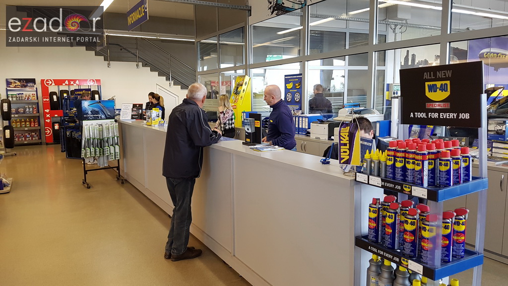 Zadrani pohrlili na izmjenu ljetnih sa zimskim gumama Zadrani pohrlili na izmjenu ljetnih sa zimskim gumama