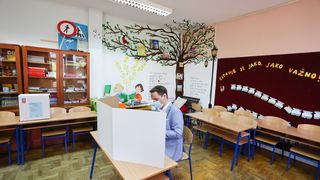 Kandidat za gradonačelnika Marko Vučetić i kandidat za župana Božidar Longin izašli na birališta Kandidat za gradonačelnika Marko Vučetić i kandidat za župana Božidar Longin izašli na birališta