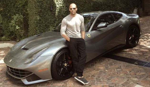 Jason Statham oduševio fanove fotografijama u Ferrariju, facebook foto