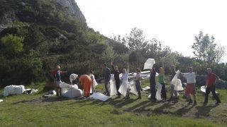 Obnova skloništa na Vlaškom gradu, foto: PD Paklenica Obnova skloništa na Vlaškom gradu, foto: PD Paklenica