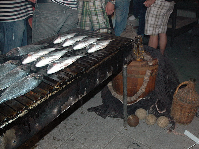 Ribarska festa zadarskih studenata u zagrebackom klubu Roko Ribarska festa zadarskih studenata u zagrebackom klubu Roko