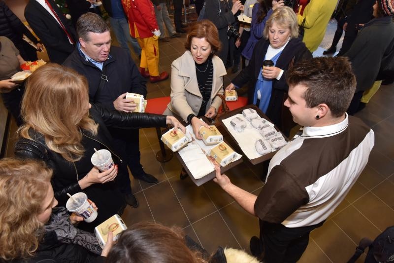 U zgradi nekadasnjeg zeljznickog kolodvora jutros je otvoren prvi Mc Donalds u Zadru Photo: Dino Stanin/PIXSELL