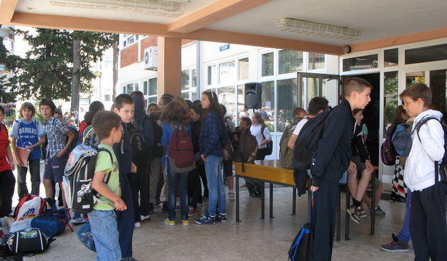 OŠ Šime Budinića, učenici, školsko dvorište