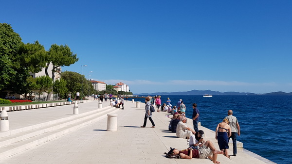 Prekrasno subotnje poslijepodne na zadarskoj rivi. Foto: Mladen Malik