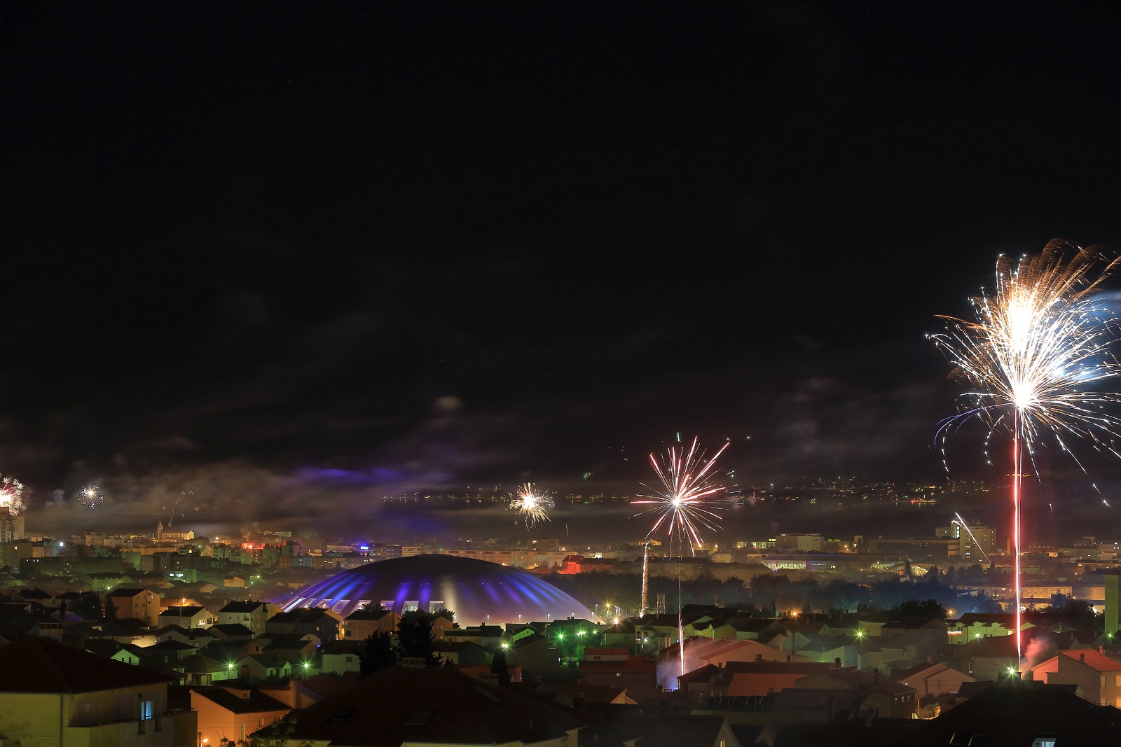 Zadarski doček Nove godine uz veliki vatromet Zadarski doček Nove godine uz veliki vatromet