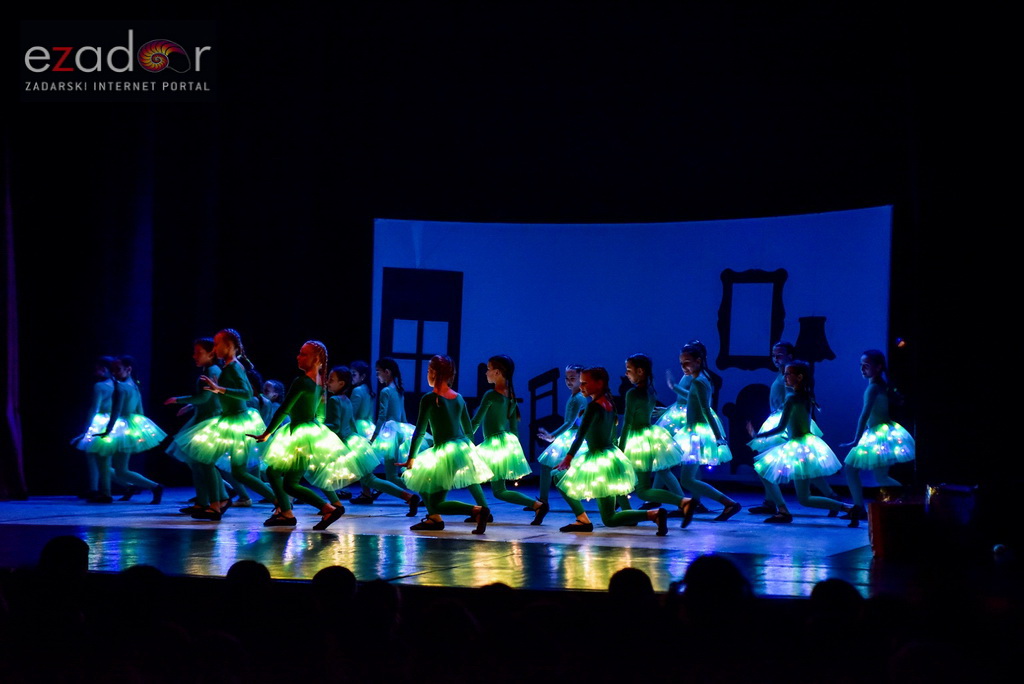 Predstava “Odgojoj” Plesne udruge Gesta u HNK Zadar