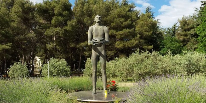 Krešimir Ćosić – spomenik Krešimir Ćosić – spomenik