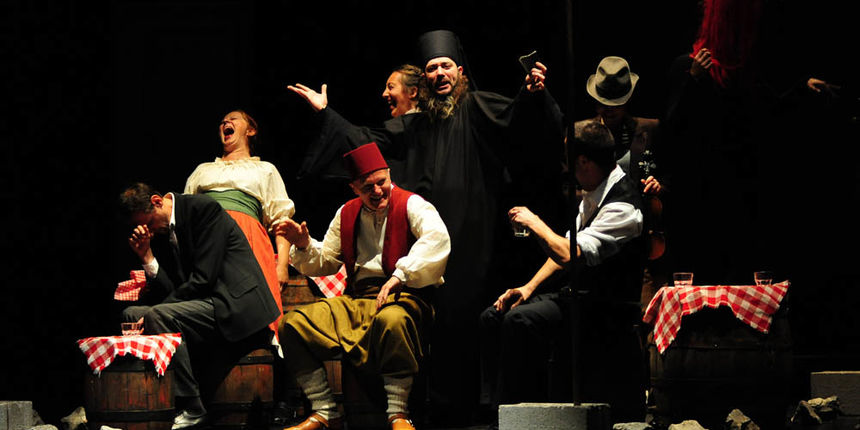 Zadar, 11.04.2013. snimio: Nenad Marčev
dramska pretplata
GRADSKO KAZALIŠTE MLADIH SPLIT
Redatelj: Ivan Leo Lemo
Krčma, alkar, duga
po motivima pripovjedaka Dinka Šimunovića
igraju: Ana Gruica, Belmondo Miliša, Slavko Sobin,
Ivo Perkušić, Zadar, 11.04.2013. snimio: Nenad Marčev
dramska pretplata
GRADSKO KAZALIŠTE MLADIH SPLIT
Redatelj: Ivan Leo Lemo
Krčma, alkar, duga
po motivima pripovjedaka Dinka Šimunovića
igraju: Ana Gruica, Belmondo Miliša, Slavko Sobin,
Ivo Perkušić,