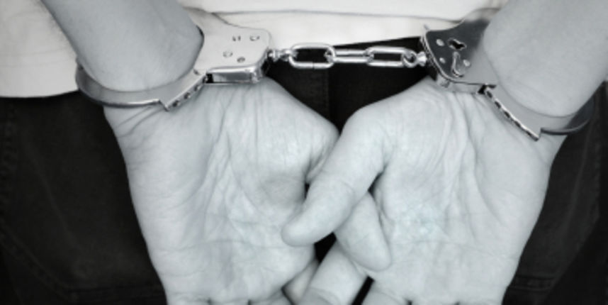 Uhićenje, lisice, uhićenik