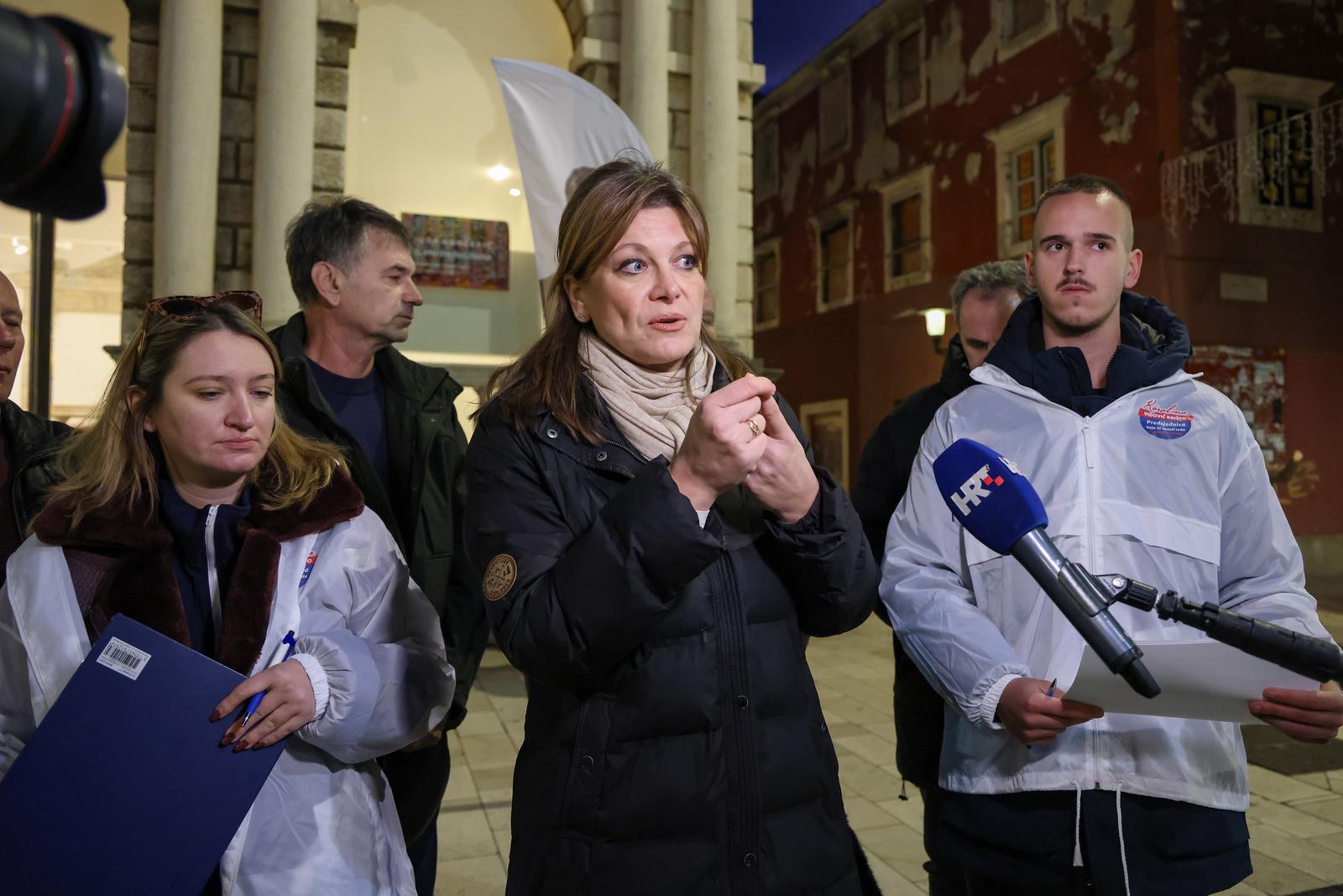 Vidović Krišto na Narodnom trgu prikuplja potpise za predsjedničku kandidaturu
