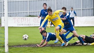 Zadar, 270413.
Stadion Stanovi.
1.HNL, 29. kolo utakmica Zadar – Inter.
Na fotografiji: Ante Budimir postize pogodak za 1:2.
Foto: Josko Ponos / CROPIX Zadar, 270413.
Stadion Stanovi.
1.HNL, 29. kolo utakmica Zadar – Inter.
Na fotografiji: Ante Budimir postize pogodak za 1:2.
Foto: Josko Ponos / CROPIX