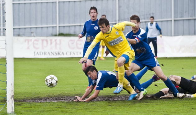 Zadar, 270413.
Stadion Stanovi.
1.HNL, 29. kolo utakmica  Zadar – Inter.
Na fotografiji: Ante Budimir postize pogodak za 1:2.
Foto: Josko Ponos / CROPIX