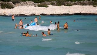 Ljetni dana na dugootočkoj plaži Sakarun, biseru Mediterana s prekrasnim tirkiznim morem, Foto: Filip Brala/PIXSELL Ljetni dana na dugootočkoj plaži Sakarun, biseru Mediterana s prekrasnim tirkiznim morem, Foto: Filip Brala/PIXSELL