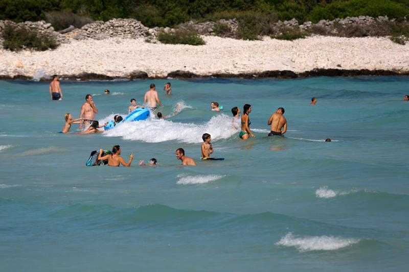 Ljetni dana na dugootočkoj plaži Sakarun, biseru Mediterana s prekrasnim tirkiznim morem, Foto: Filip Brala/PIXSELL Ljetni dana na dugootočkoj plaži Sakarun, biseru Mediterana s prekrasnim tirkiznim morem, Foto: Filip Brala/PIXSELL