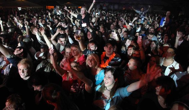 Sarajlije Halid Bešlić i Crvena jabuka priredili noć za pamćenje