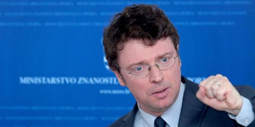 Dva dana nakon ostavke Borisa Jokica i radne skupine za reformu skolstva ministar obrazovanja Predrag Sustar iznio je svoje vidjenje dogadjanja proteklog tjedna. Photo: Patrik Macek/PIXSELL