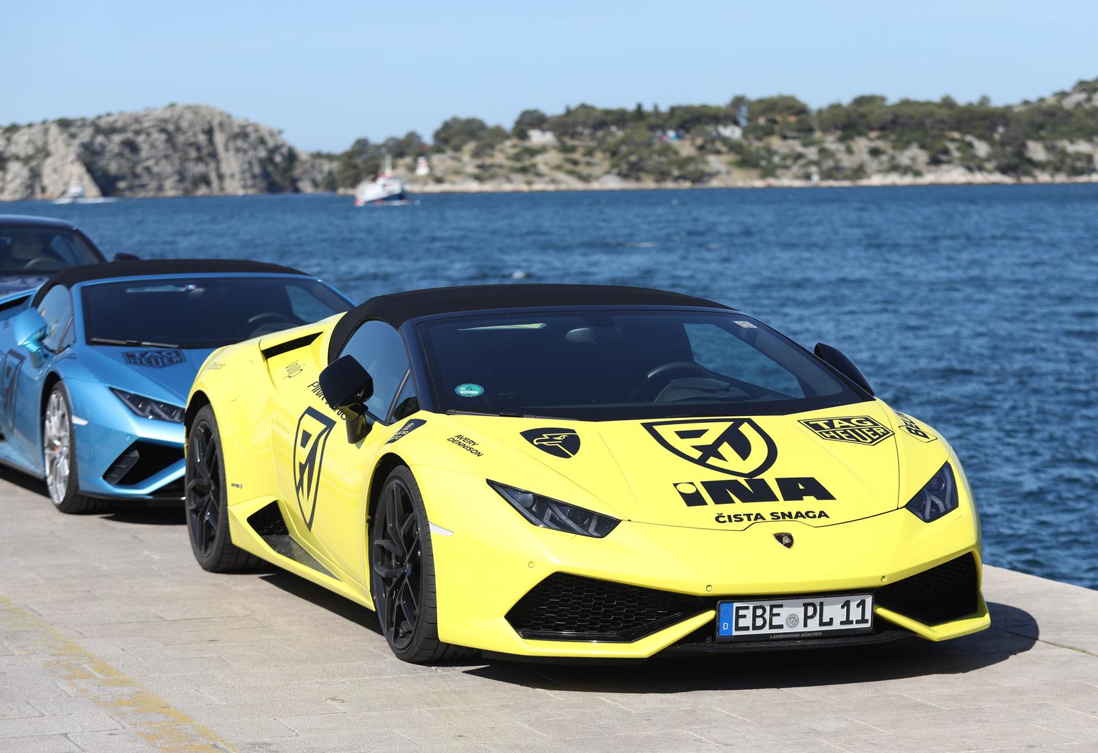 Šibenik: Sportski automobili u sklopu projekta “Pink Wing” zaposjeli gradsku rivu