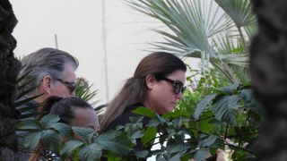 Može li bivši James Bond ‘proći’ kao obični turist? Pierce Brosnan na Visu pokazao još jedan talent