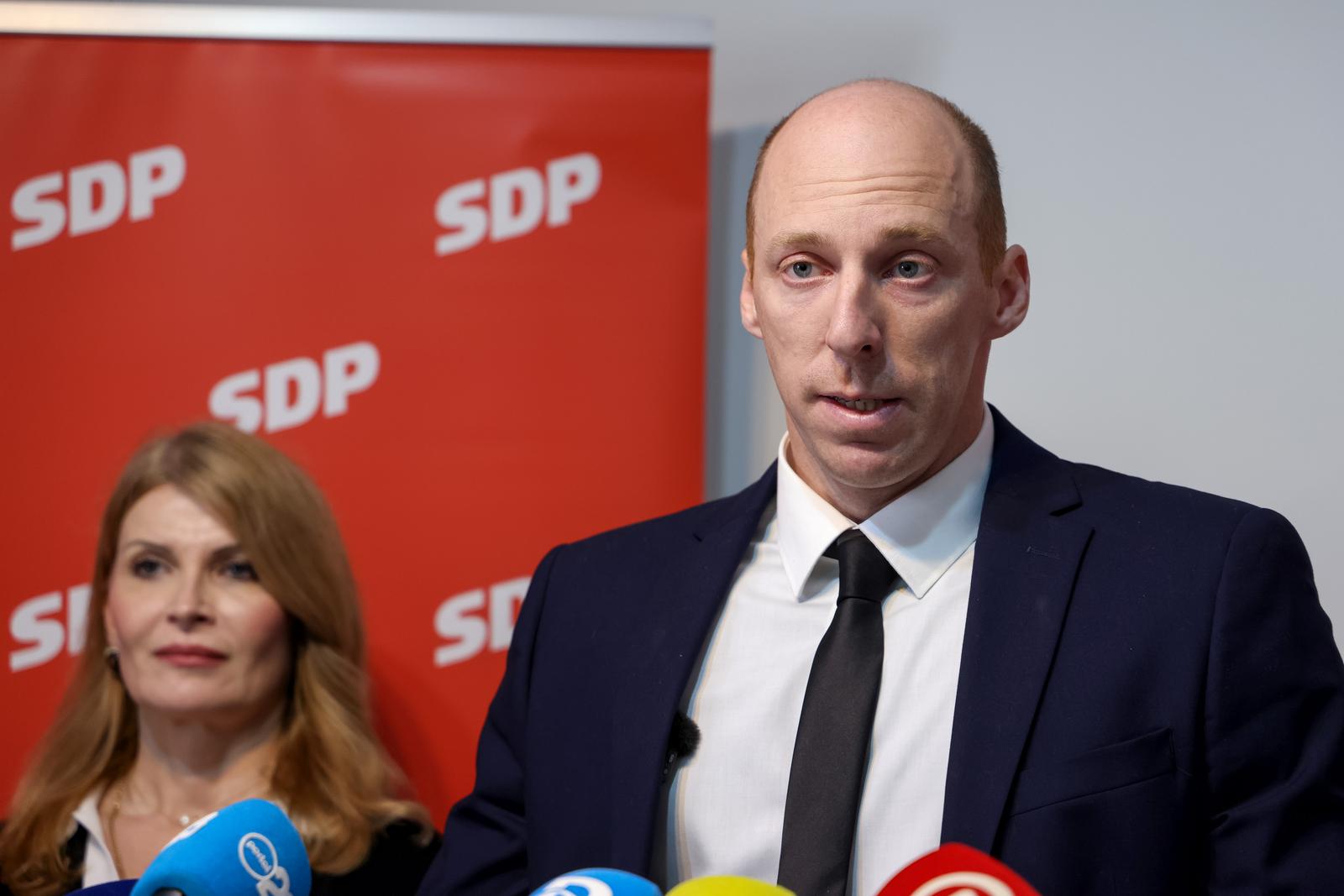 SDP predstavio kandidata za gradonačelnika, bit će to Daniel Radeta SDP predstavio kandidata za gradonačelnika, bit će to Daniel Radeta