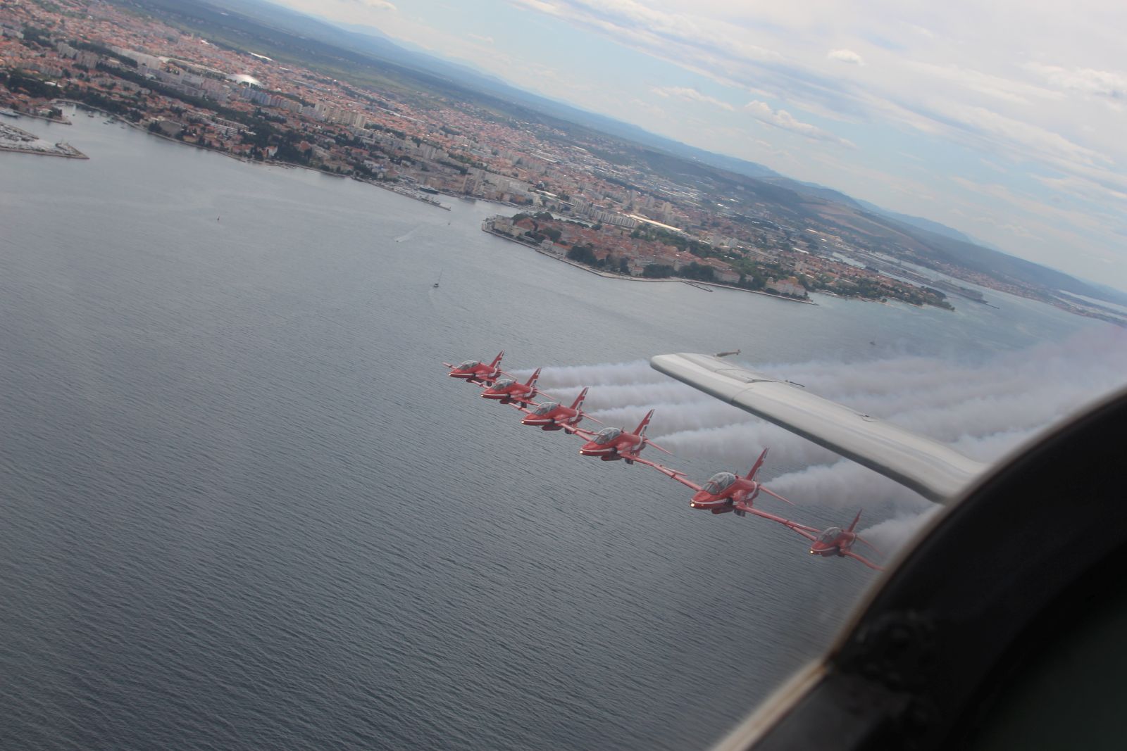 Krila Oluje i Red Arrows preletjeli iznad Zadarskog kanala