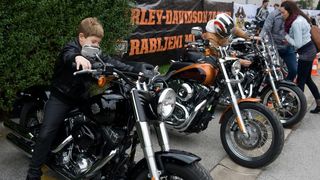 Zagreb – U prodavaonici i zastupnistvu Harley Davidson motora odrzani su Dan otvorenih vrata na kojem su posjetioci mogli razgledati motocikle i neke od njih isprobati. Photo: Davor Visnjic/PIXSELL