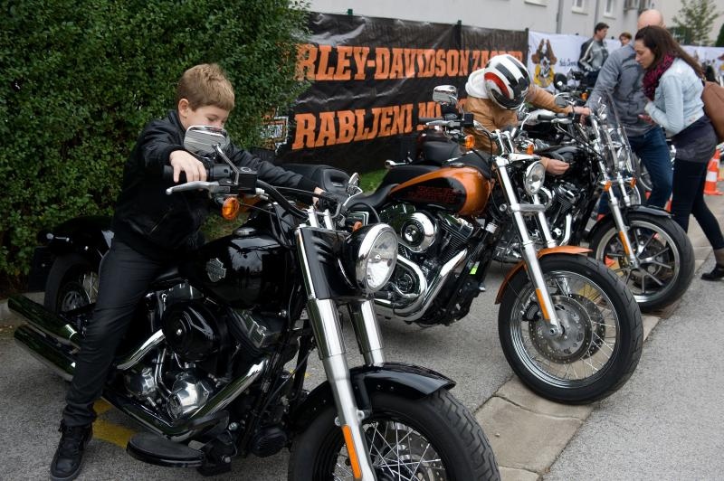 Zagreb – U prodavaonici i zastupnistvu Harley Davidson motora odrzani su Dan otvorenih vrata na kojem su posjetioci mogli razgledati motocikle i neke od njih isprobati. Photo: Davor Visnjic/PIXSELL