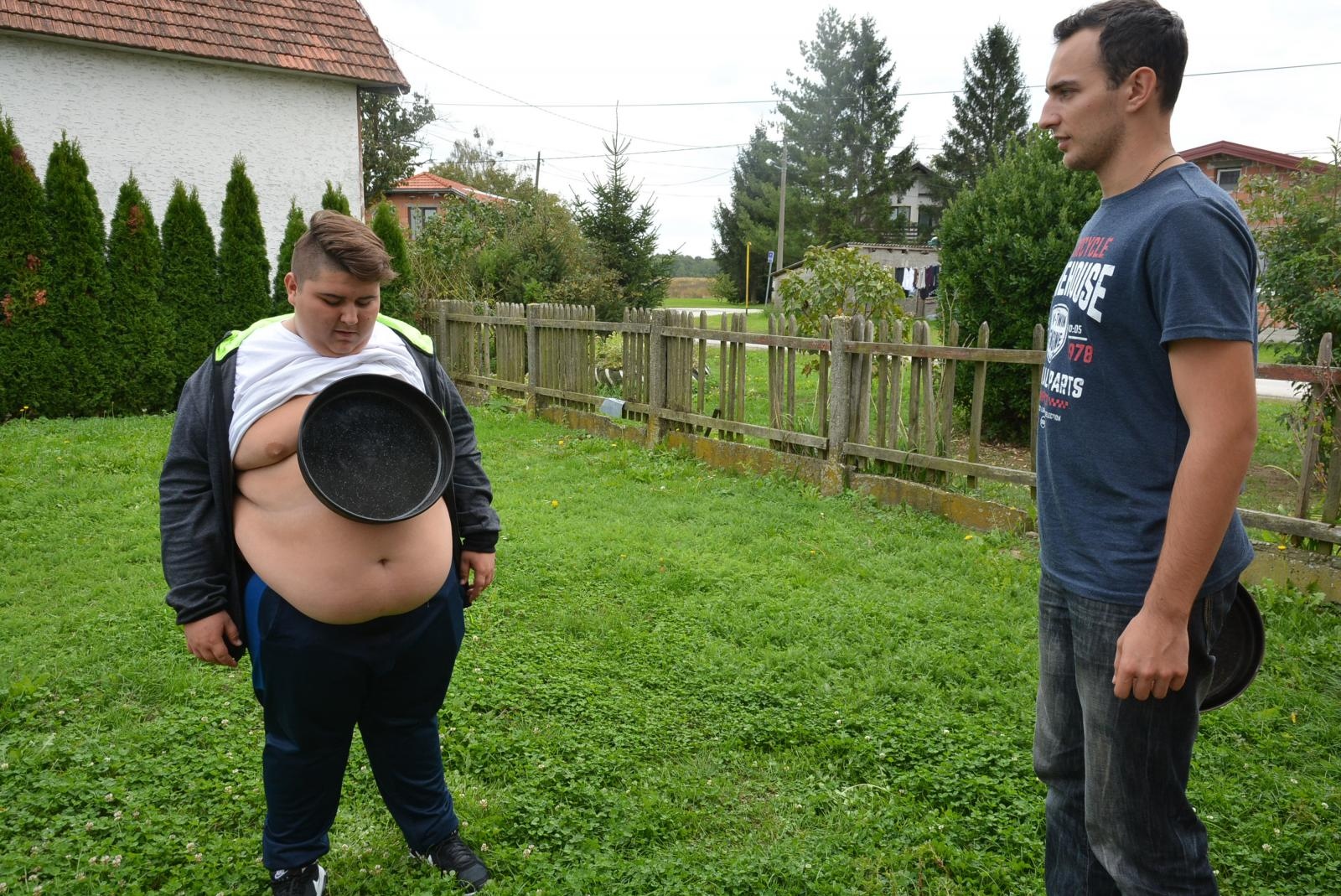 Dječak “magnet” Ivan Stoiljković pokazao svoj jedinstveni dar privlačenja metala Dječak “magnet” Ivan Stoiljković pokazao svoj jedinstveni dar privlačenja metala