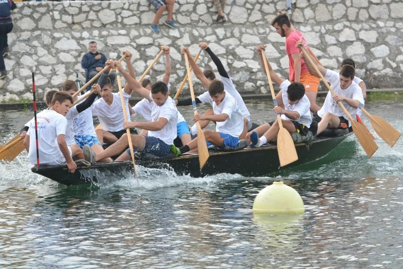 Opuzen: Utrke veslača za startne pozicije za 19. maraton lađa na Neretvi. Photo: Damir Špehar/PIXSELL