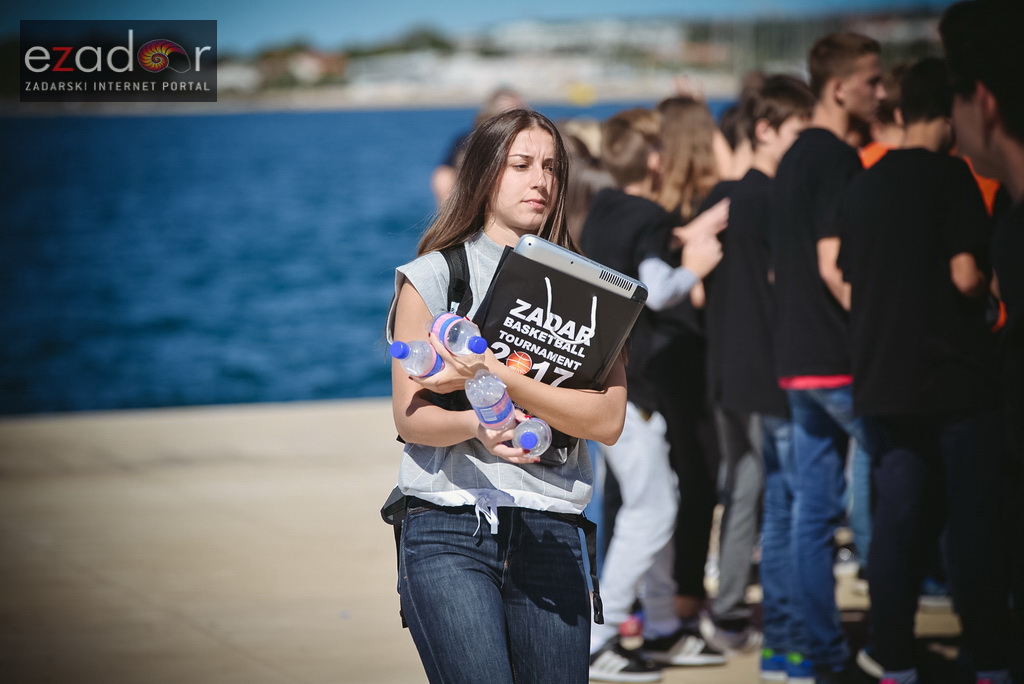 #ZDBT2017: Snimanje Milenijske fotografije košarkaške lopte na Pozdravu suncu #ZDBT2017: Snimanje Milenijske fotografije košarkaške lopte na Pozdravu suncu