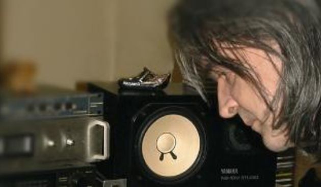 Laza Ristovski u glazbenom studiju