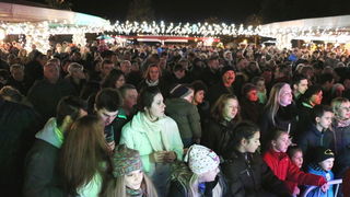 Virani 2016. godinu dočekali uz Lidiju Bačić, Leteći odred i spektakularan vatromet Virani 2016. godinu dočekali uz Lidiju Bačić, Leteći odred i spektakularan vatromet