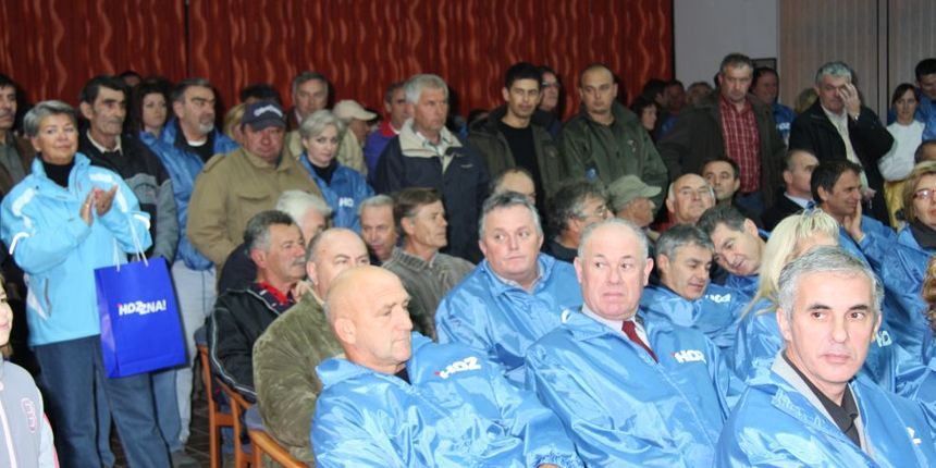 Image 1192663 (auto) Image 1192663 (auto)