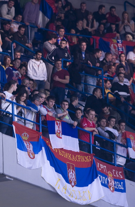 Beograd, 270112.
Arena Beograd.
10. Europsko prvenstvo u rukometu za muskarce.
Polufinalna utakmica izmedju Hrvatske i Srbije.
Na fotografiji: srpski navijaci.
Foto: Ante Cizmic / CROPIX