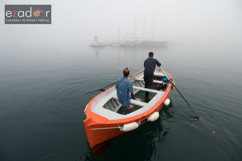 Đir po maglovitom gradu 16. listopada 2017. Barkajol, magla Đir po maglovitom gradu 16. listopada 2017. Barkajol, magla