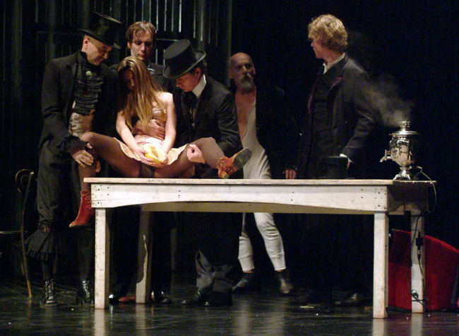 Slovensko mladinsko gledalisce: Zlocin i kazna u HKK Zadar