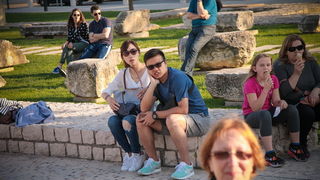 Glazbeno scenski nastup “Iskra ljubavi za mir” i grupna meditacija na Forumu