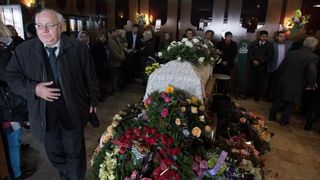 Skopje: Na posljednji počinak ispraćena Esma Redžepova Skopje: Na posljednji počinak ispraćena Esma Redžepova