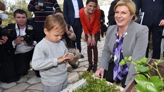 Predsjednica Grabar Kitarović u posjeti Olibu. Foto: Dino Stanin/PIXSELL