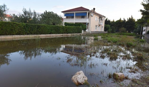 Sukošan: Vojska i vatrogasci saniraju štetu nakon poplave