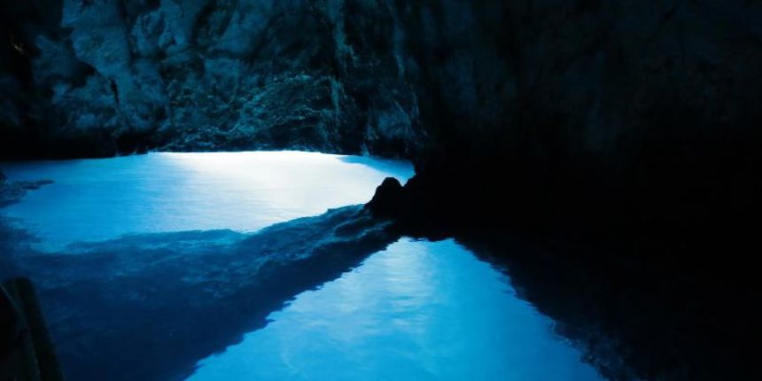 Bisevo – Ovaj otok nudi mnostvo ljepota koje vrijedi posjetiti, a jedna od njih je svakako i Modra spilja. Photo: Dalibor Urukalovic/PIXSELL Bisevo – Ovaj otok nudi mnostvo ljepota koje vrijedi posjetiti, a jedna od njih je svakako i Modra spilja. Photo: Dalibor Urukalovic/PIXSELL