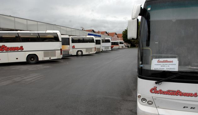 Bjelovarsko bilogorska zupanija i za nadolazecu skolsku godinu obvezala se na sufinanciranje prijevoza ucenika autobusom u razdoblju od 8. rujna 2014. do 16. lipnja 2015. godine, a povodom toga je sklopljen i novi ugovor sa tvrtkom Cazmatrans Nova d.o.o.