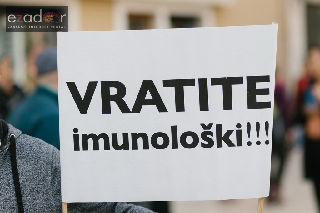 Prosvjedni skup roditelja protiv politike obaveznog cijepljenja Prosvjedni skup roditelja protiv politike obaveznog cijepljenja