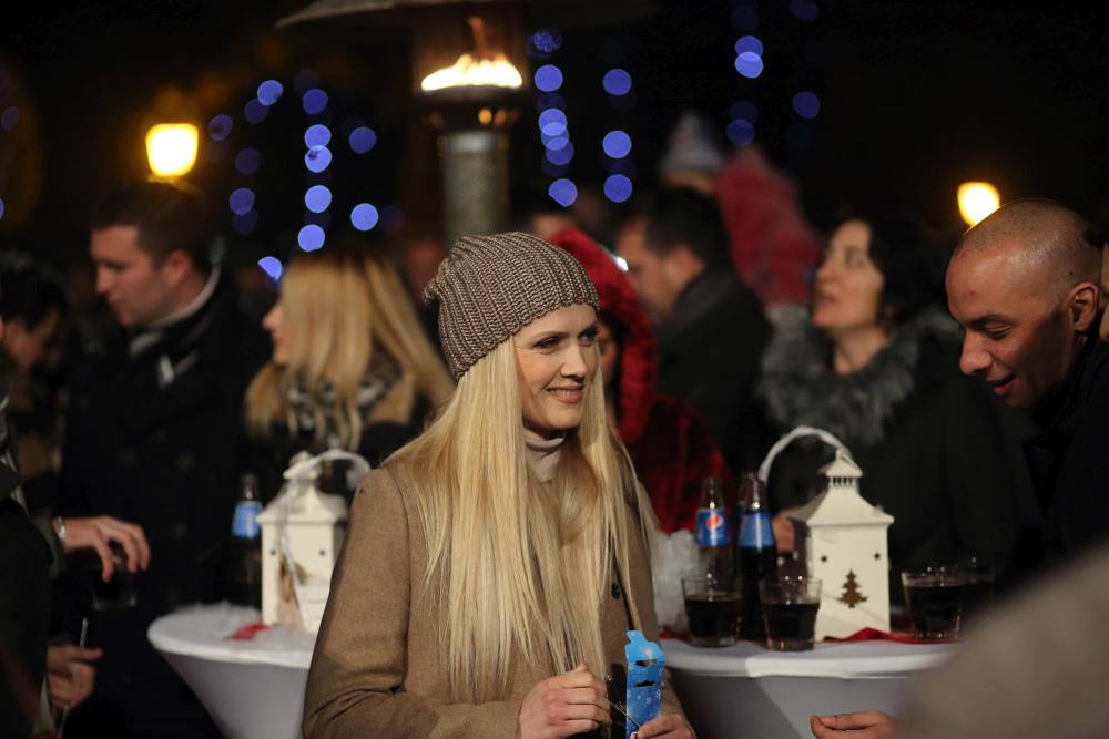 Advent na Viru: Crvena jabuka oduševila u “sniježnom” Viru Advent na Viru: Crvena jabuka oduševila u “sniježnom” Viru