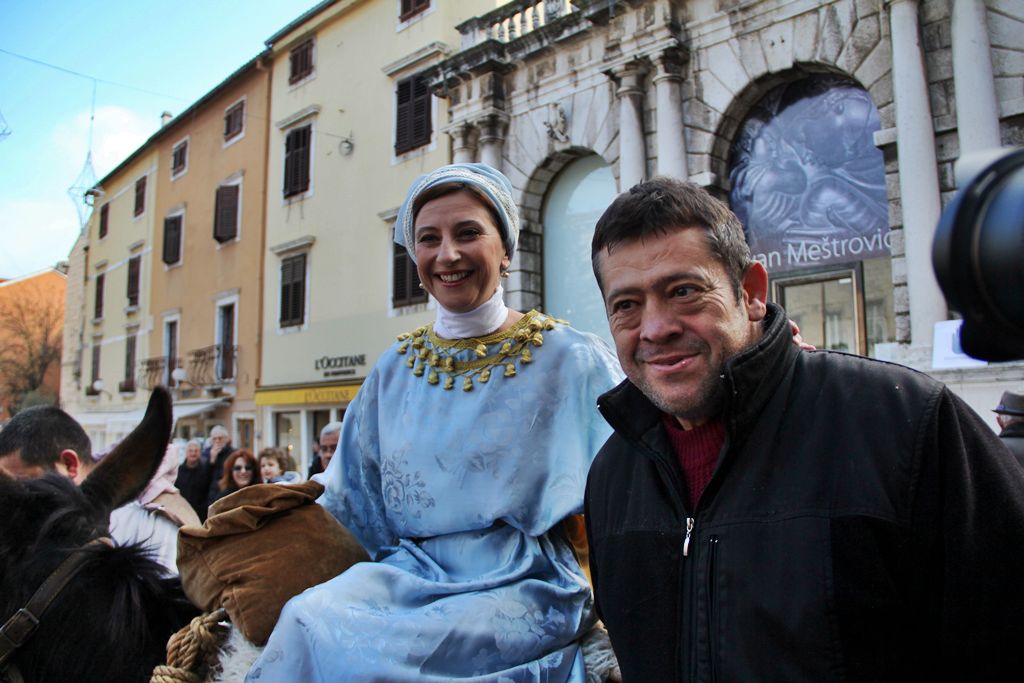 Sveta Luce oduševila mališane u gradu