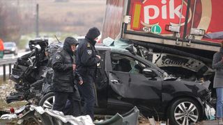 Na autocesti A1 poslije sv. Roka u smjeru Zagreba, kod tunela Krpani, u 6.15 sati sudarilo se 20-ak vozila u nekoliko lančanih sudara, Foto: Dino Stanin/PIXSELL Na autocesti A1 poslije sv. Roka u smjeru Zagreba, kod tunela Krpani, u 6.15 sati sudarilo se 20-ak vozila u nekoliko lančanih sudara, Foto: Dino Stanin/PIXSELL